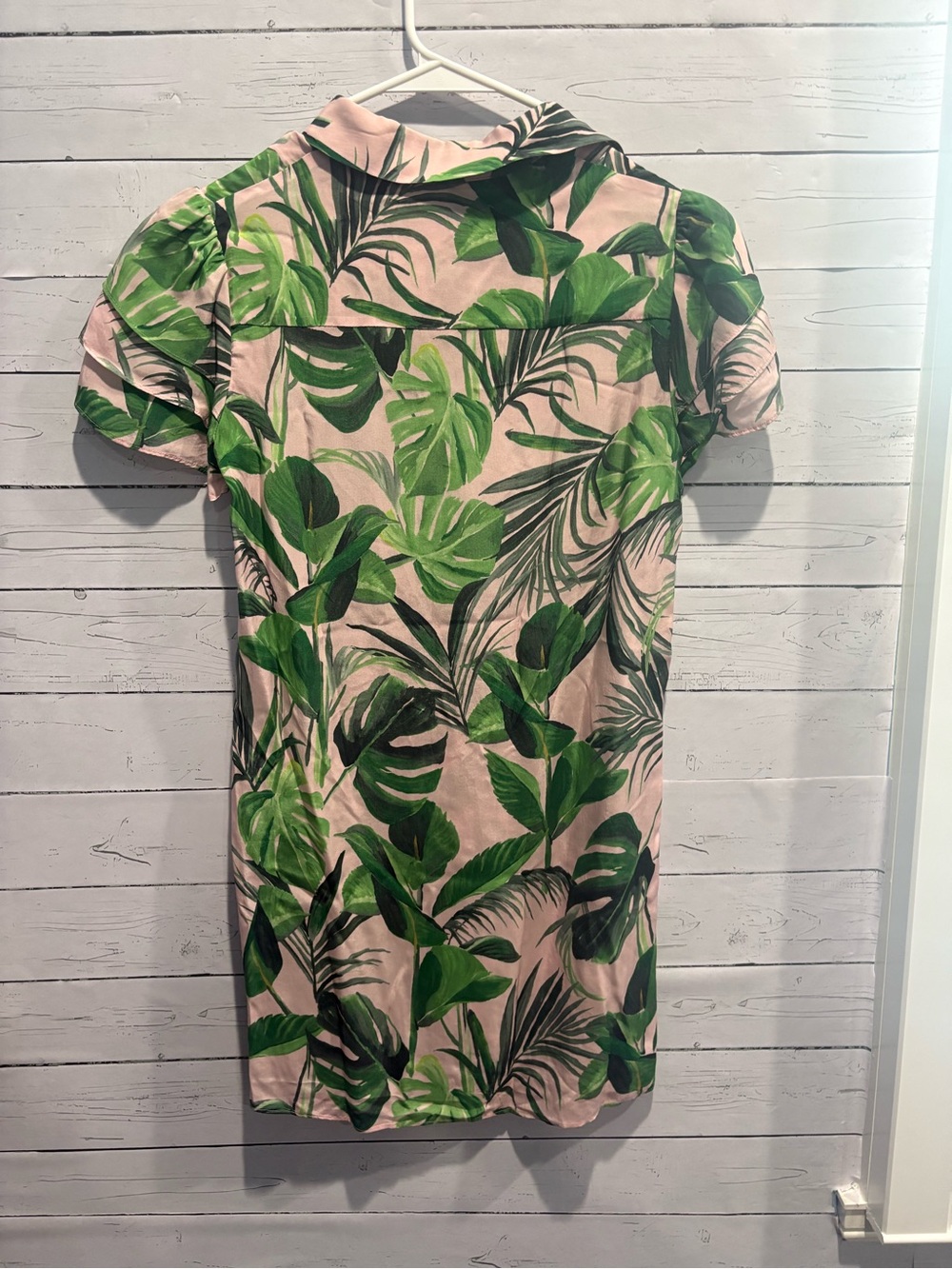 Alice + Olivia Jem Palm Print Flutter Shirtdress - Picture 9 of 11